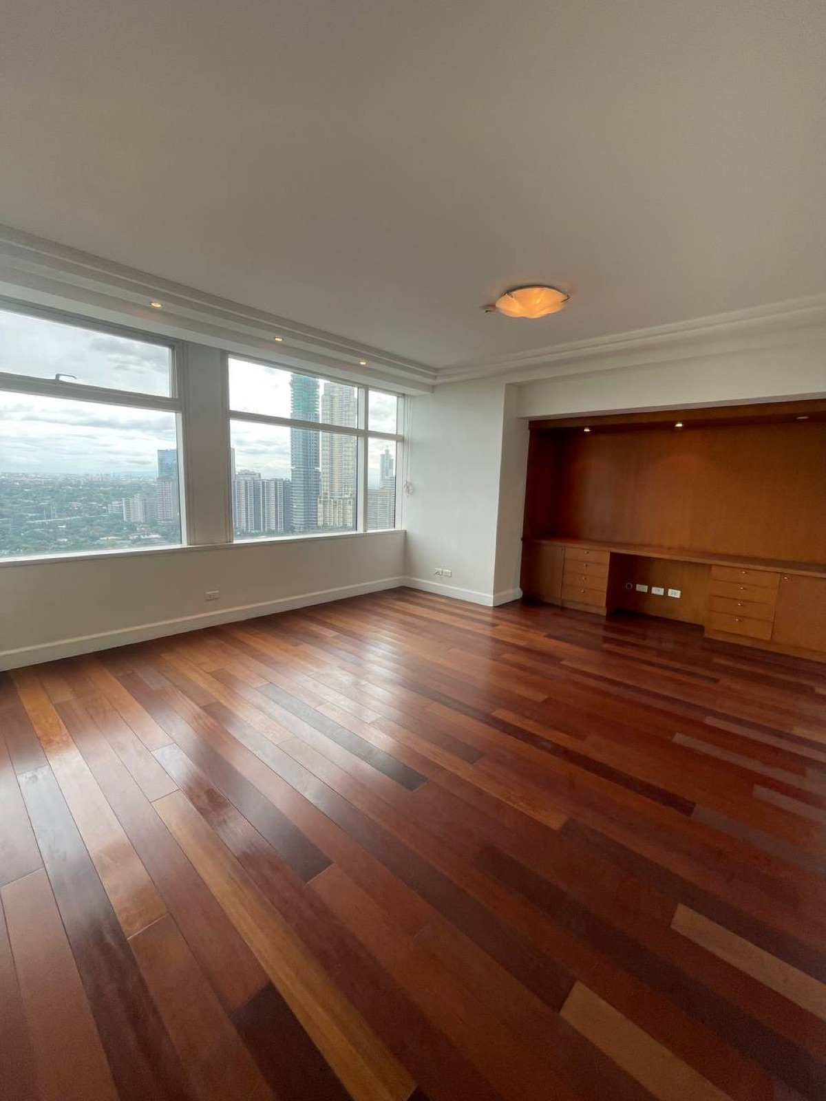 For Sale 3 Bedroom in One Roxas Triangle, Makati City — photo 12