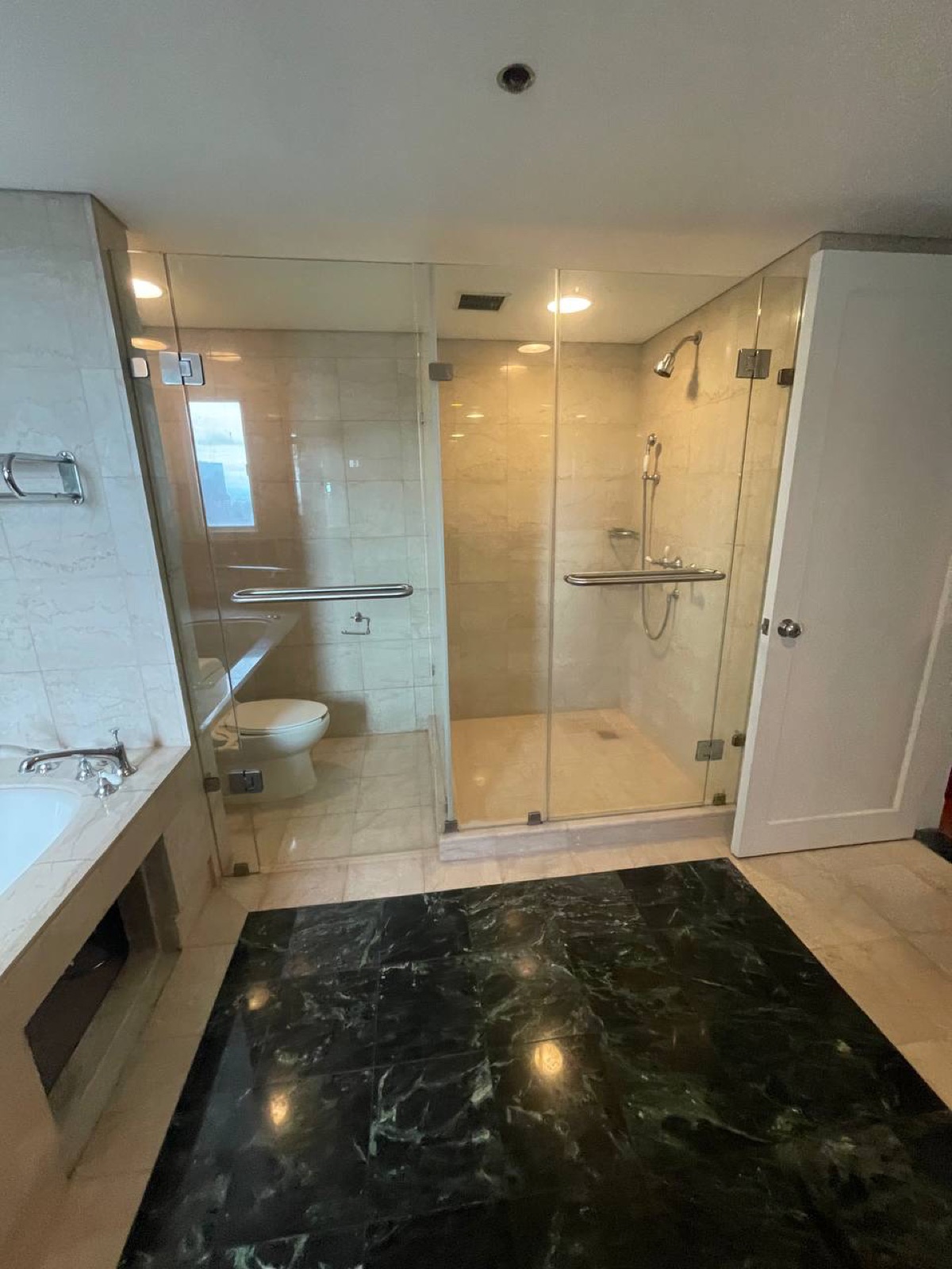 For Sale 3 Bedroom in One Roxas Triangle, Makati City — photo 15