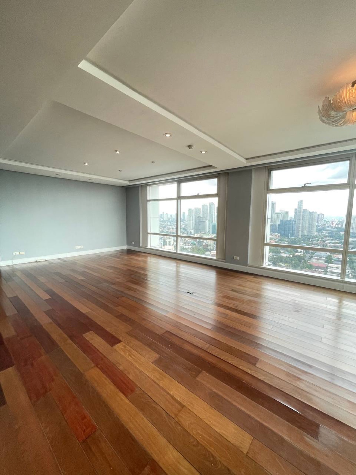 For Sale 3 Bedroom in One Roxas Triangle, Makati City