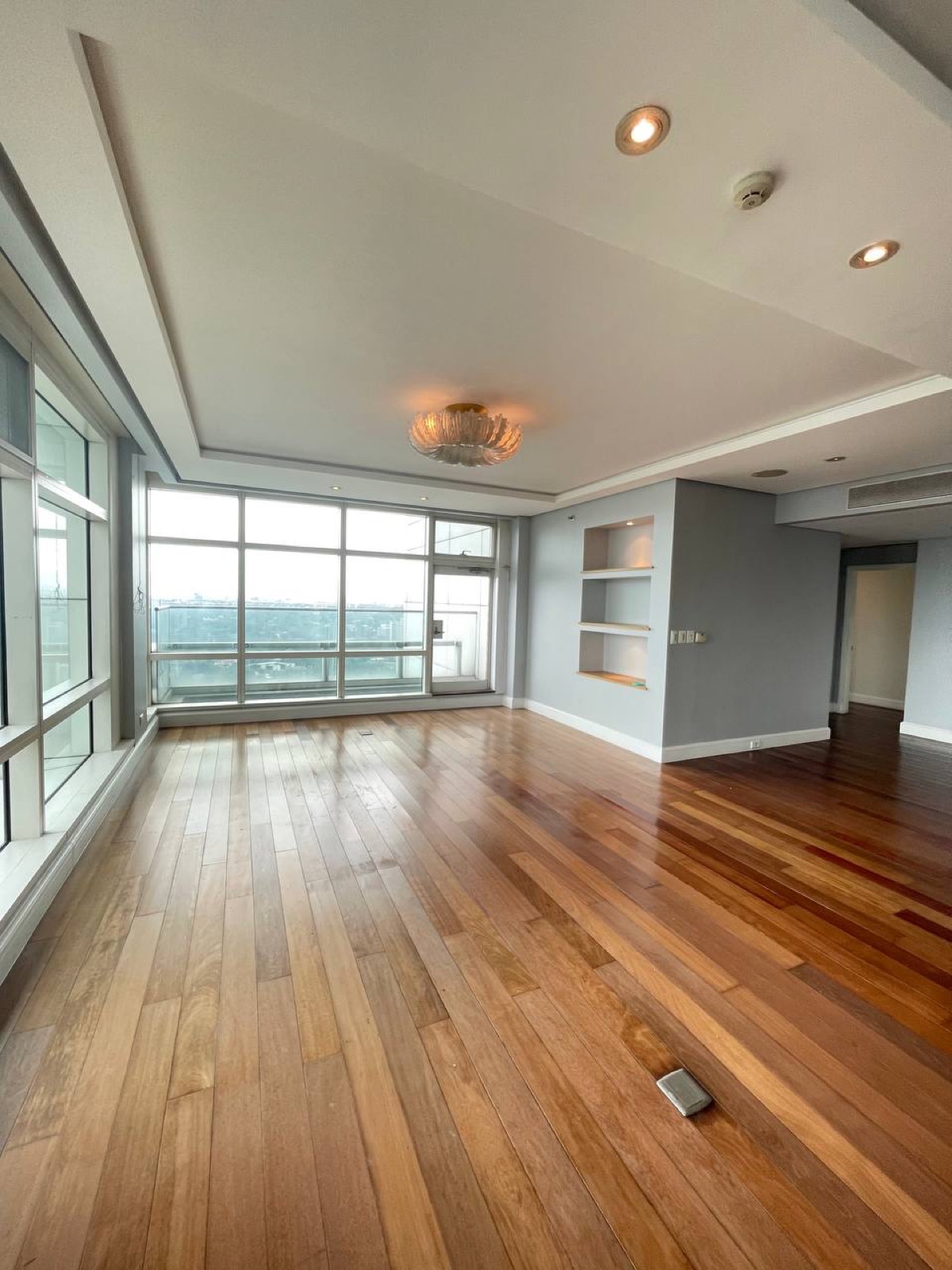 For Sale 3 Bedroom in One Roxas Triangle, Makati City — photo 4