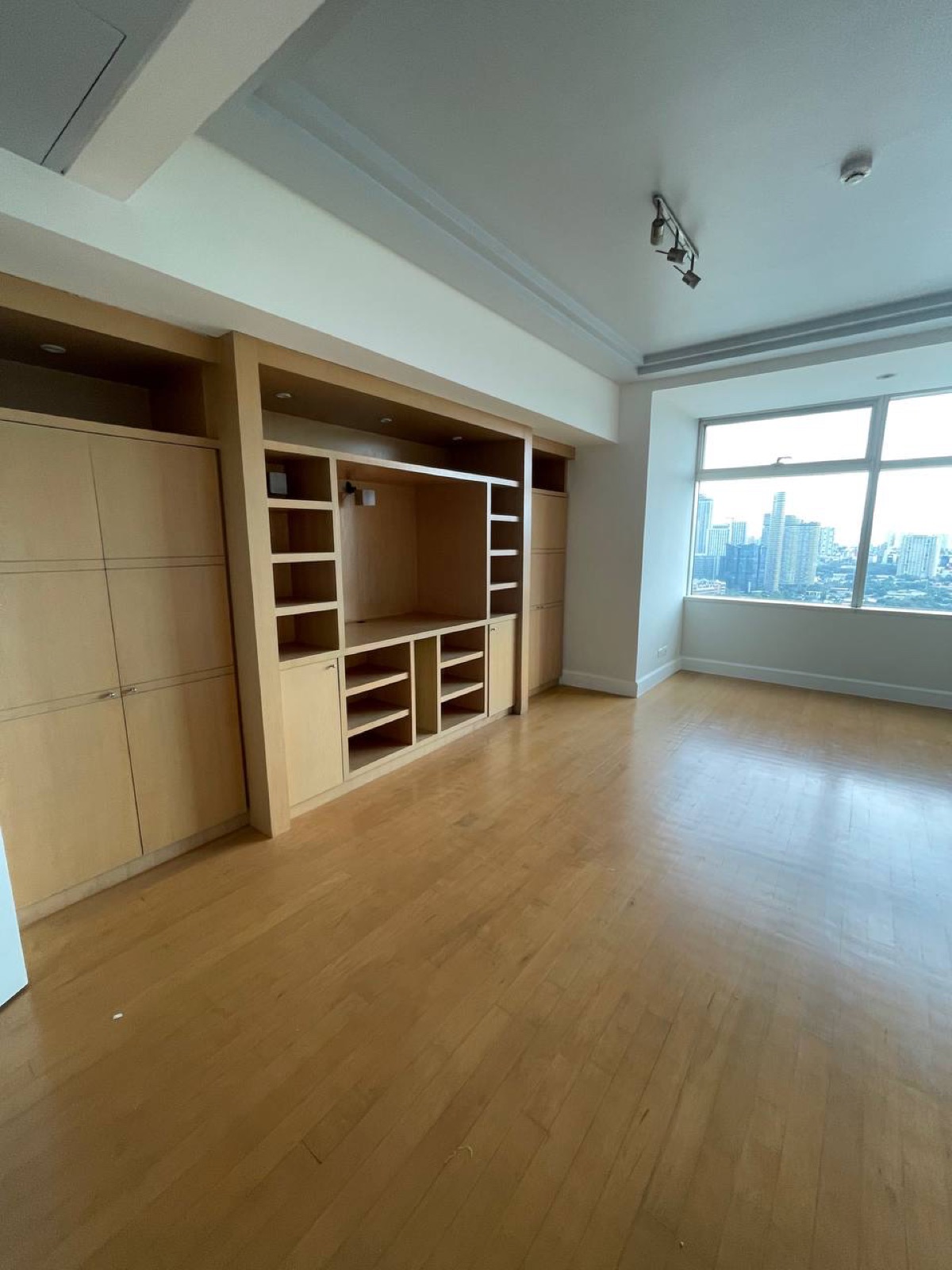 For Sale 3 Bedroom in One Roxas Triangle, Makati City — photo 5