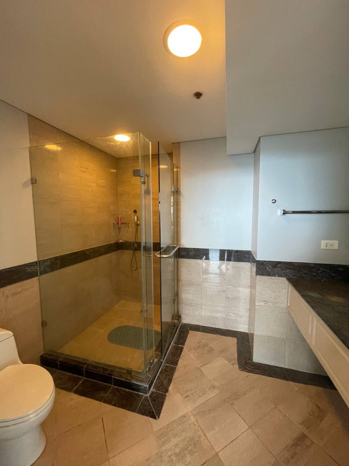 For Sale 3 Bedroom in One Roxas Triangle, Makati City — photo 6