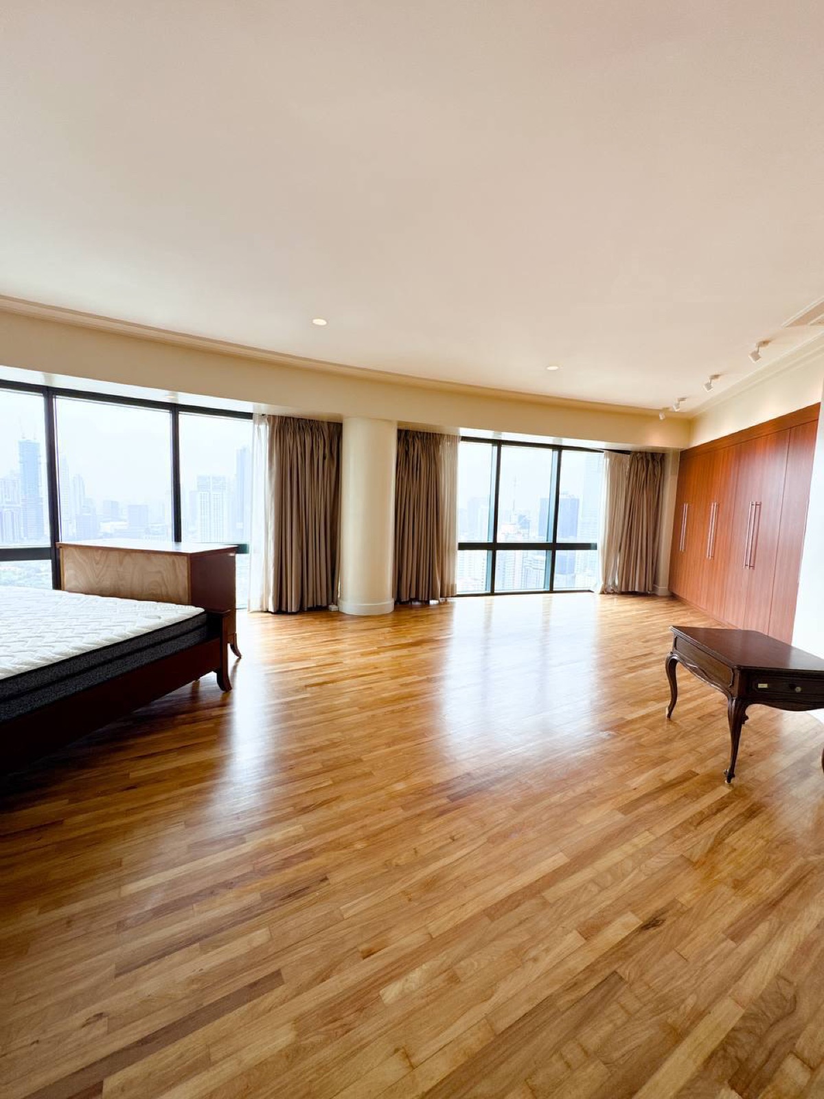 For Lease 4 Bedroom in Rizal Tower, Makati City — photo 2